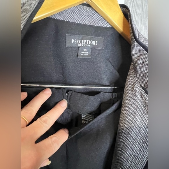 093. Perceptions New York 2 Piece Pant Suit 18 - Picture 6 of 7